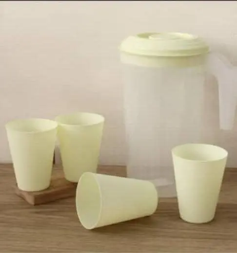 Juego de jarra con 4 vasos